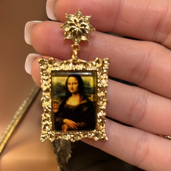 Mona Lisa Framed Earrings - Picture 4 of 6